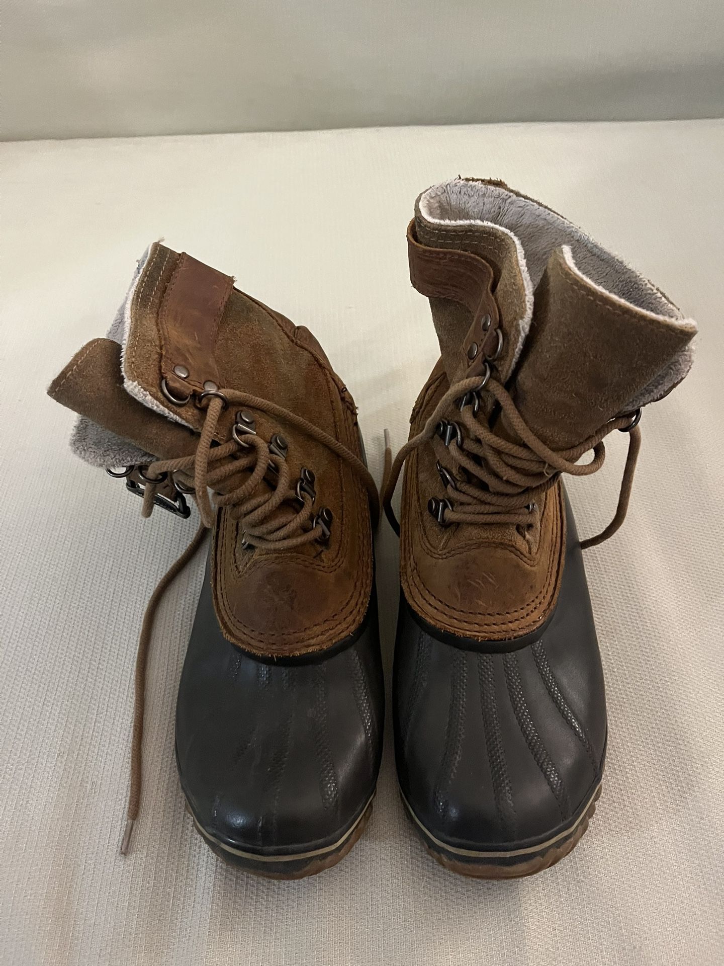Sorel Snow Boots And Dr martens Chelsea Bootie