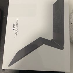 Apple 11” Magic Keyboard 