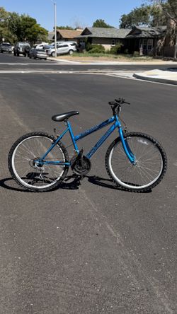 Roadmaster Mt. Fury 18-Speed Mountain Bike with 24” wheels