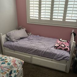 Girls Twin Bed W Clean Mattress 