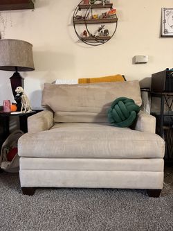 Bassett Lounge Chair (Beige)