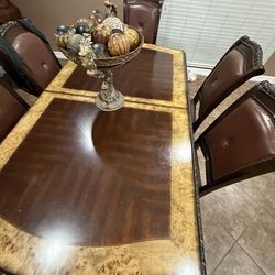 Hardwood 6 chairs or 8 chairs dining table with extended  middle section