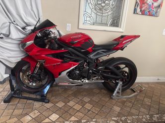 Triumph 675