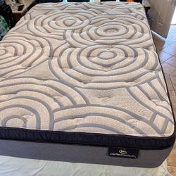 Queen Size Mattress Pillow top bed 