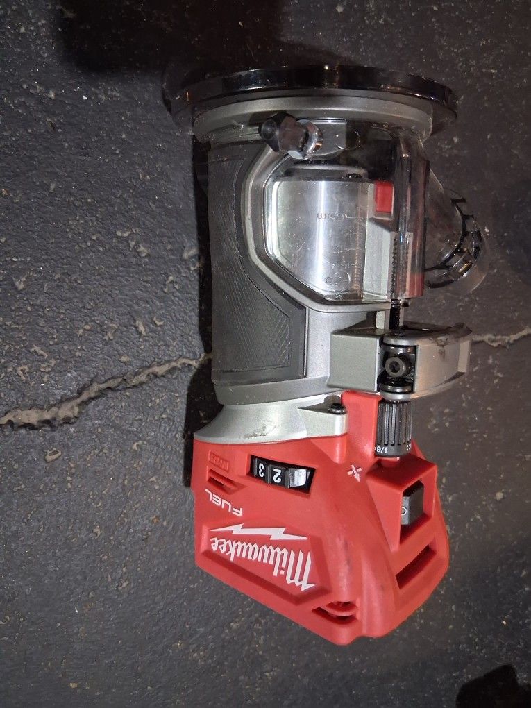Compact Router Milwaukee