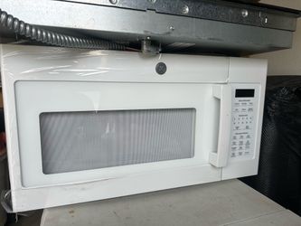 Like New GE Microwave – White