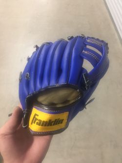 Franklin FieldMaster Series Left Hand Baseball Glove for Sale in West Palm  Beach, FL - OfferUp