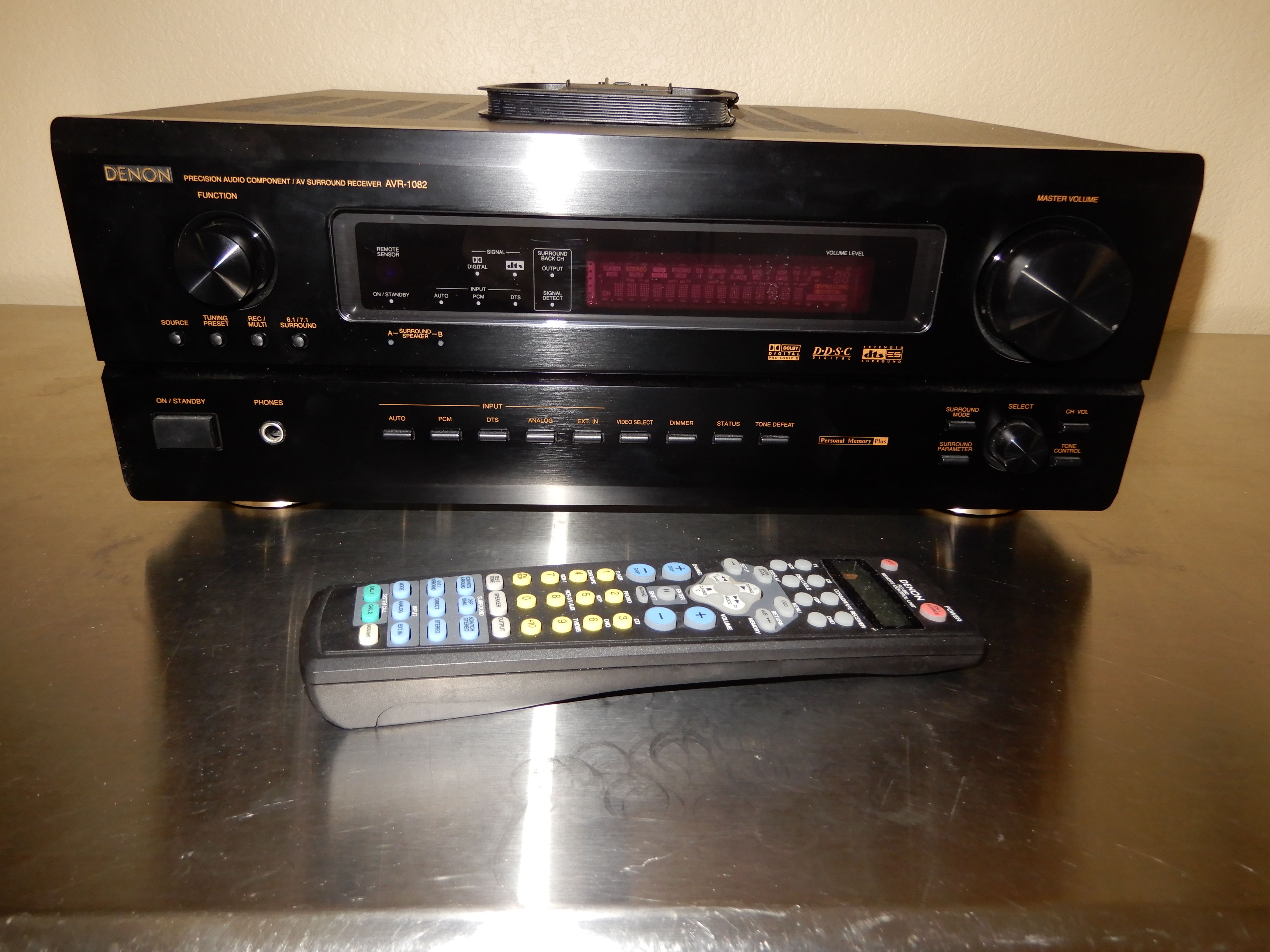 Denon Precision Audio Component/ AV Surround Receiver AVR1082 W/REMOTE