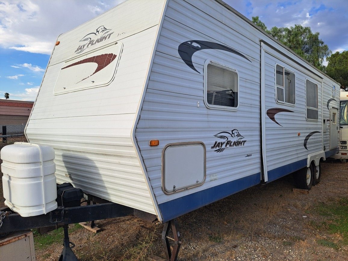 28ft JAYCO TRAVEL TRAILER 