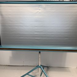 Da-lite Silver-Flyer Movie Projector 37.5x37.5 Screen with Tripod Vintage Design