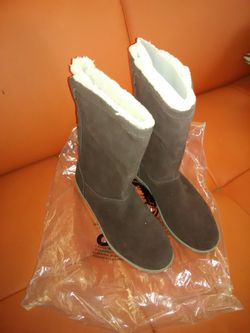 crocs 15496 Womens Adela Foldover Fuzz Snow Boot US 8W brown New