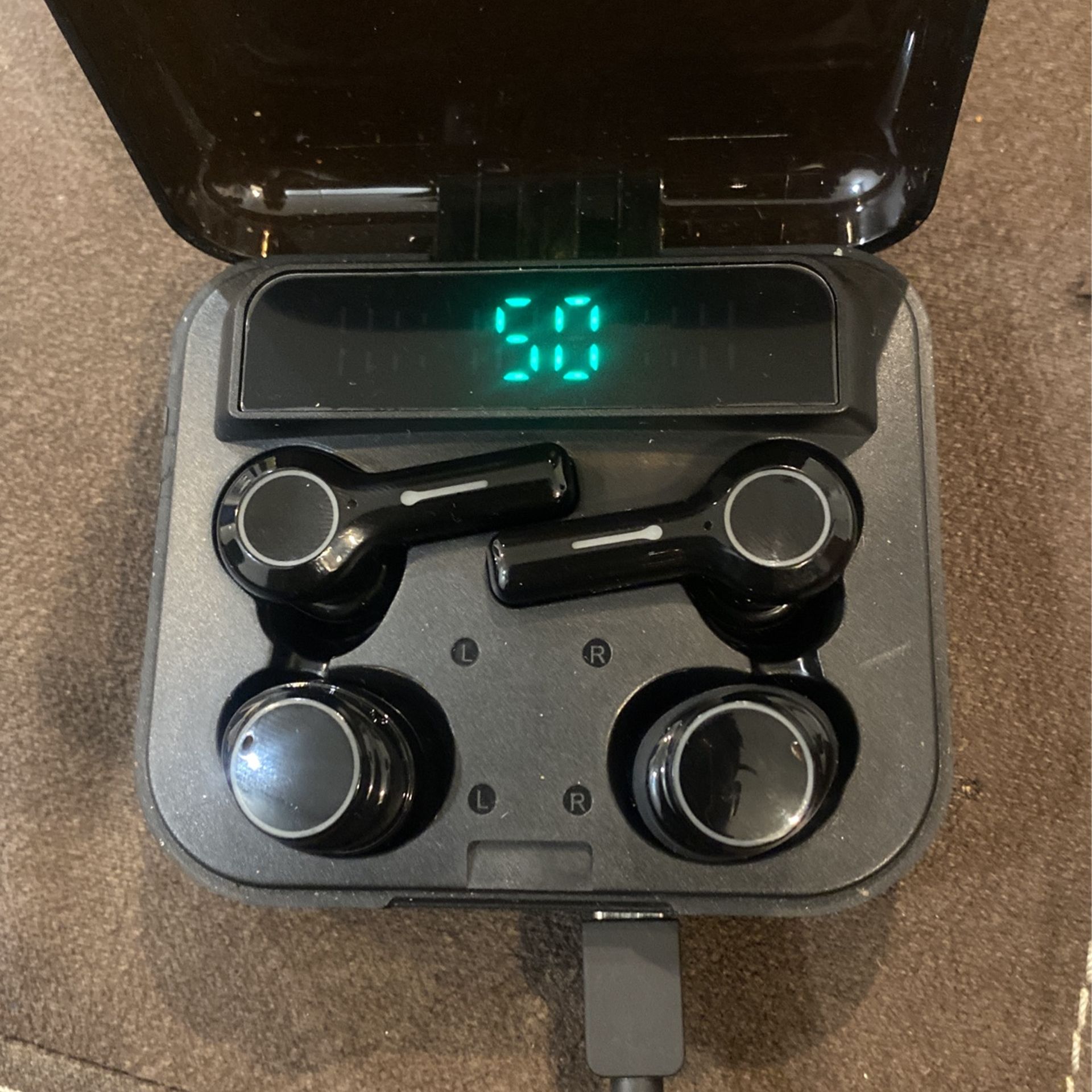 Double Headset Maile Tracker And Portable Charger