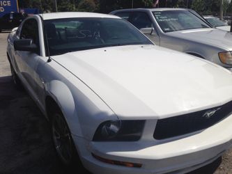 2005 mustang deluxe