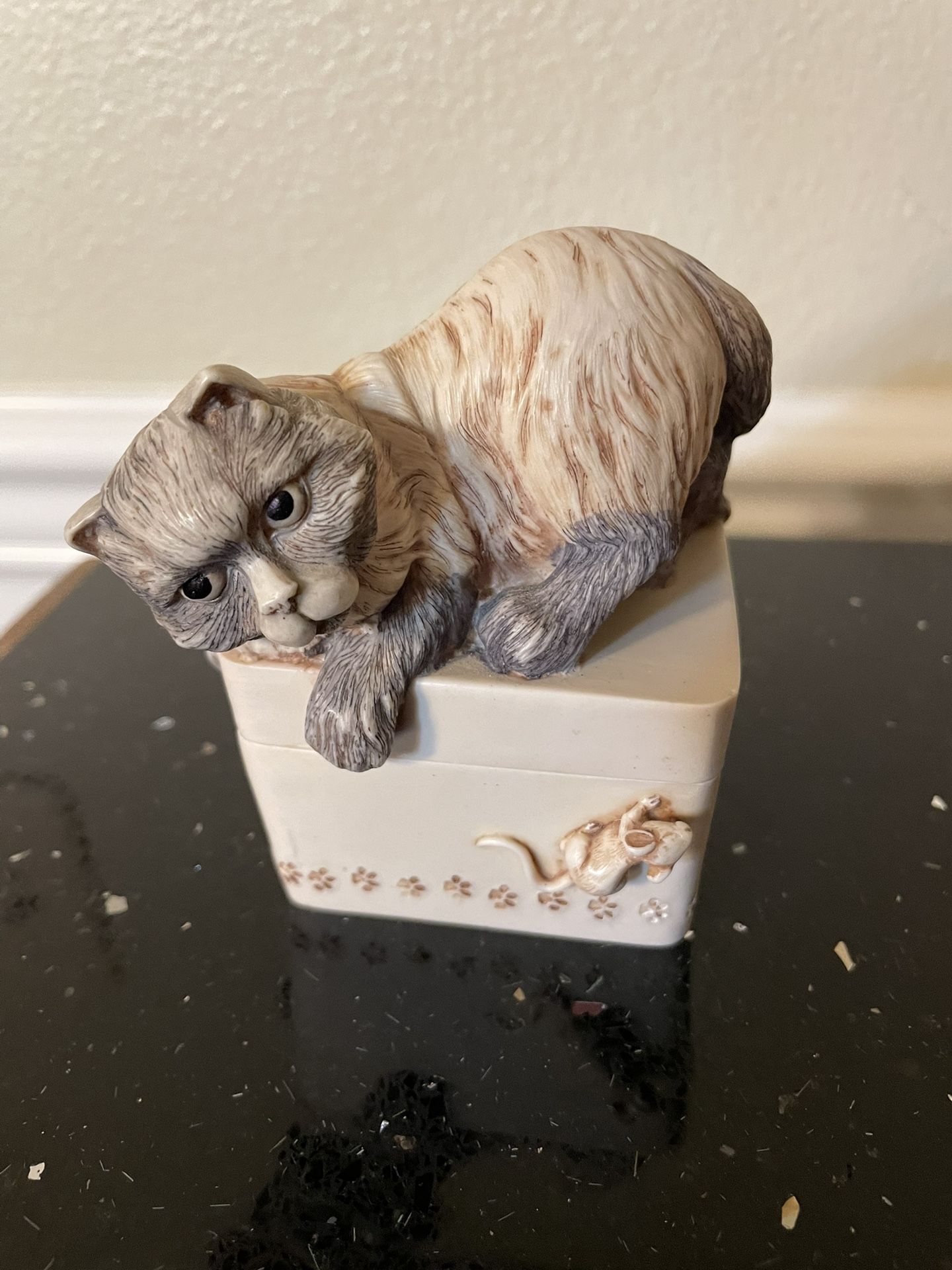 Harmony Kingdom “Mousetrap” or Cat on Box Top Trinket Box