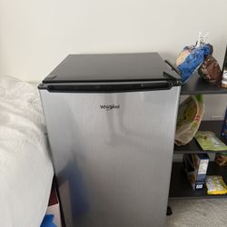Mini Fridge 