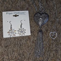 Jewelry earrings and necklaces