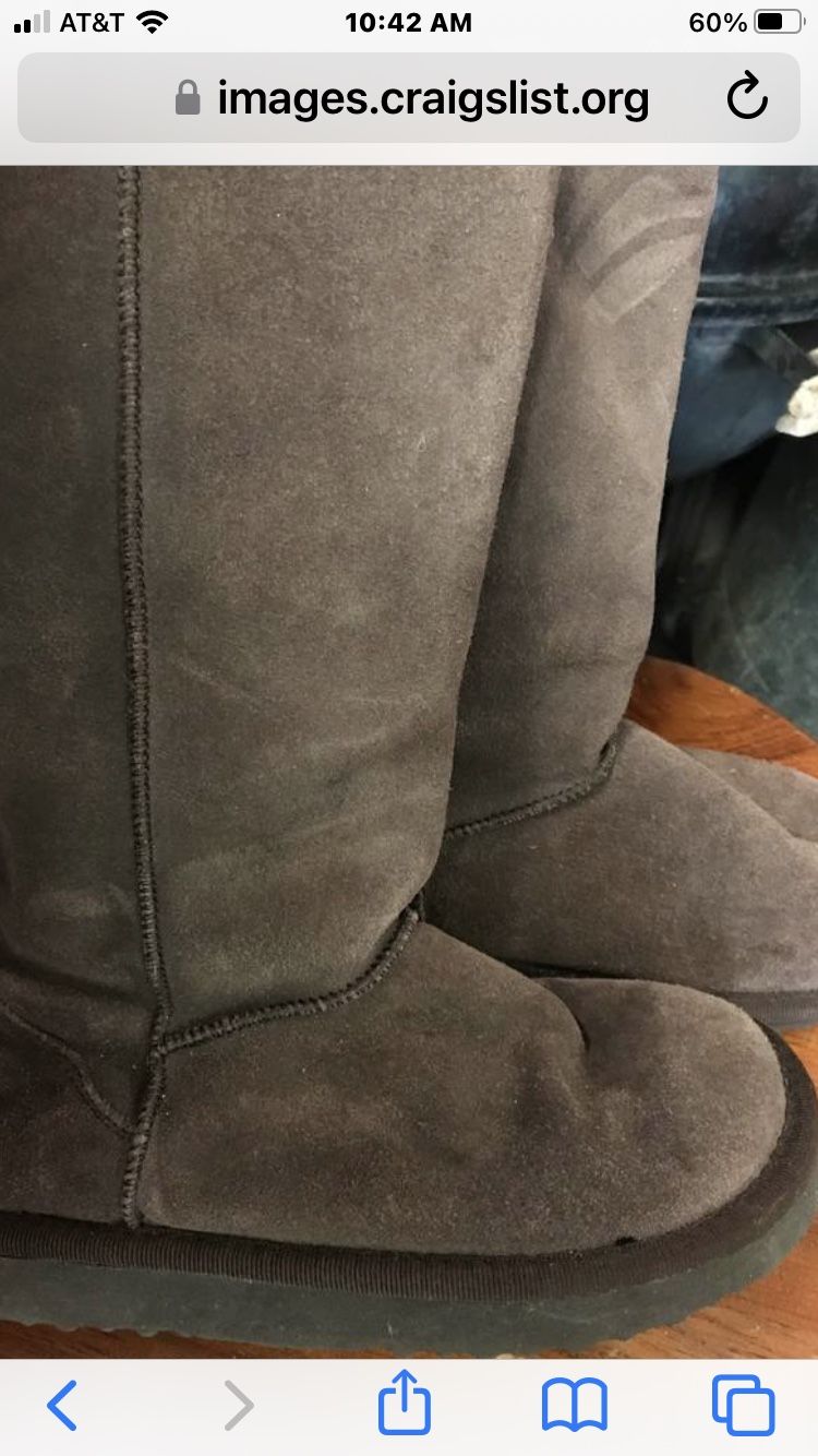 Womens 7w UGGS classic Boots 12 Inches High Used 2 Times