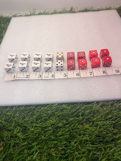 Las Vegas Casino Souvenir Dice Collection lot of 18 dice