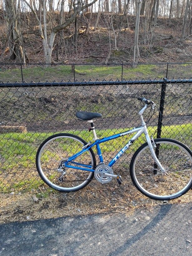 Trek 7200 Hybrid Small Frame READY TO RIDE