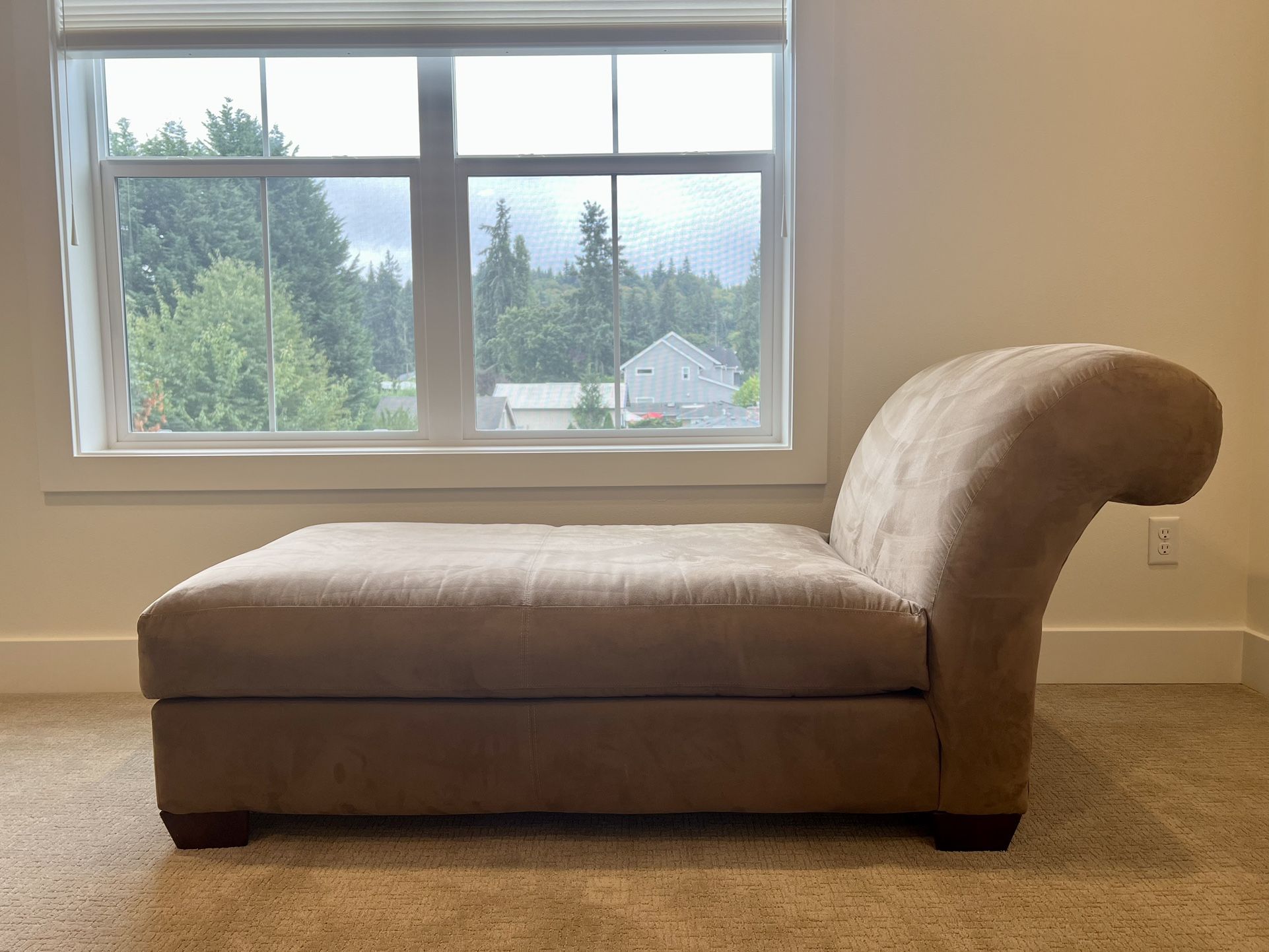 Velvet Chaise Lounge Sofa for Sale in Bellevue, WA OfferUp