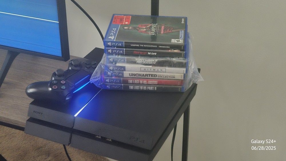Like New - PS4 Bundle | Mint Condition w/ HDMI