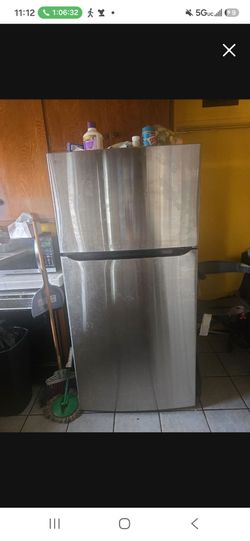 LG Stainless Steel Top-Freezer Refrigerator