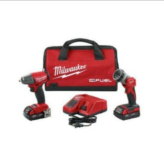 NEW! Milwaukee 2895-22CT M18 FUEL 3/8 in. Compact Impact Wrench with LED Work Light