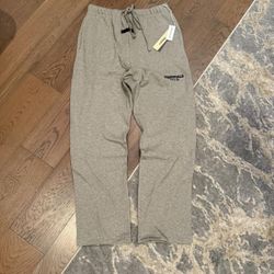 👖 ESSENTIALS BY FEAR OF GOD SWEATPANTS – DARK OATMEAL – SIZE L