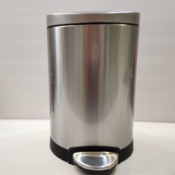 Round Stainless Steel Bathroom Step Trash Can, (simplehuman)
