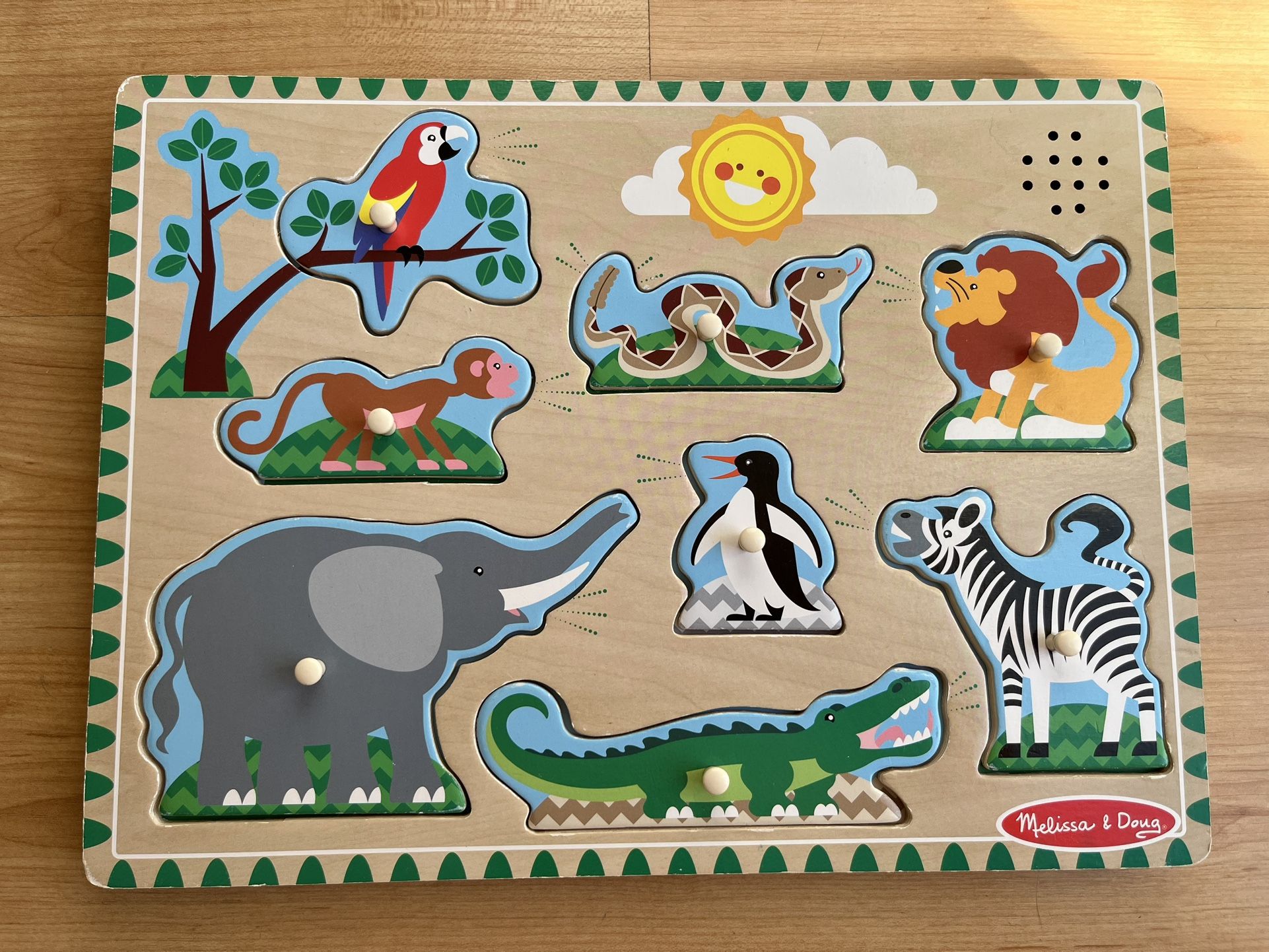 Melissa & Doug Zoo Animals Sound Puzzle – 8-Piece Wooden Peg Puzzle with Light-Activated Sounds, Music Learning Toy for Toddlers and Preschoolers Ages