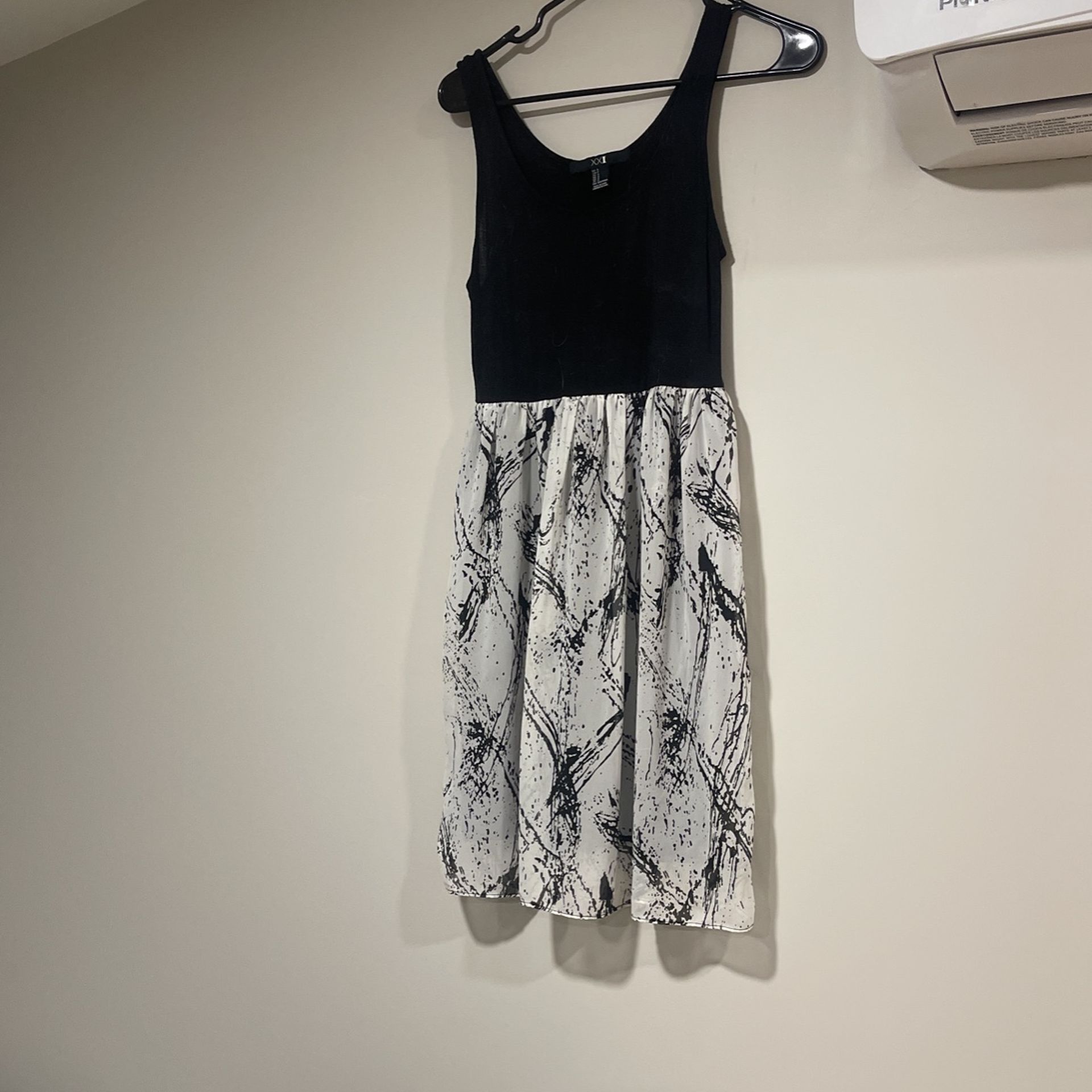 Off White Lace Mini Dress/Black And White Dress Bundle