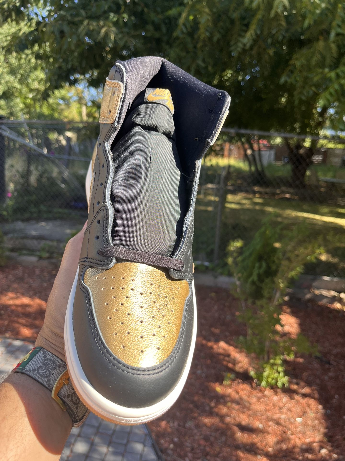 Nike Jordan 1 Gold 10.5