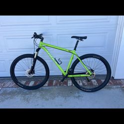 29” Niner XL Hardtail Mountain Bike Bontrager Kendra Shimano