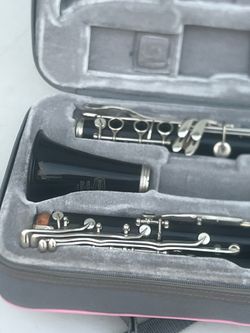 Vintage Bundy Selmer Resonite Clarinet For Parts Or Repairs Only Untested.  Untested cames as pictured and only includes what is pictured. Sold as is 