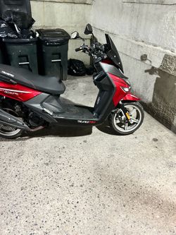 Gas moped 150 cc with title and keys