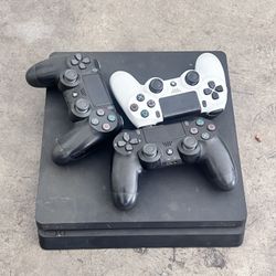 Ps4 With 3 Controllers And Cables 