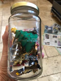 BROOCHES JAR