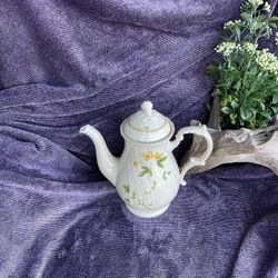 Rare MiKasa Fine Ivory Royalty Teapot (1)