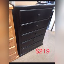 5 Drawer Pinewood Dresser /Cómoda Pino 5 Cajones