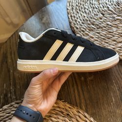 Adidas Grand Courts Size 1