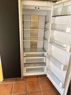 Monogram fridge in perfect condition