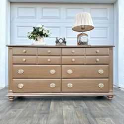 🌺 Newly Refinished Pottery Barn Seadrift Inspired Brown /Broyhill Dresser / Details Below ⬇️/ I Can Deliver 