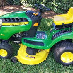 John Deere D110 Riding Mower 