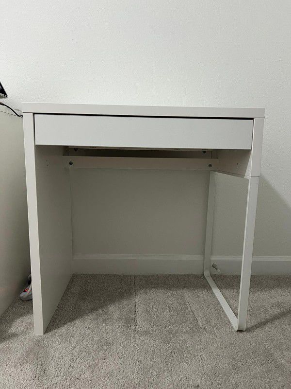 IKEA MICKE Desk WHITE 28 3/4x19 5/8 "