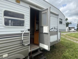 Keystone Fifth Wheel
