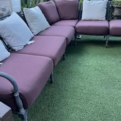 Beautiful aluminum patio set in good condition, only one back cushion is missing (Thomasville).