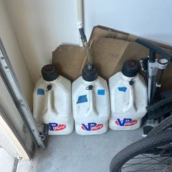 VP Racing Gas Cans (3)
