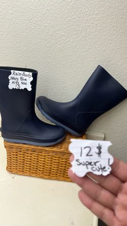 RAIN BOOTS 12$ EACH / SNOW BOOTS 20$ each -DOWNTOWN LA- Little Tokyo