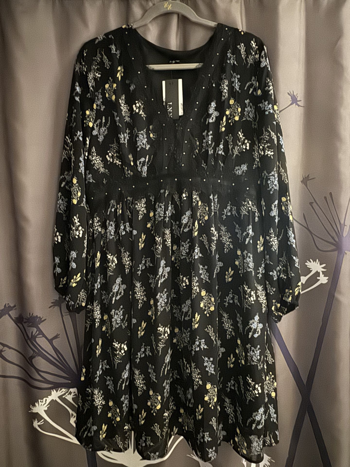 New. Women’s Size XL Floral Long Sleeve Dress