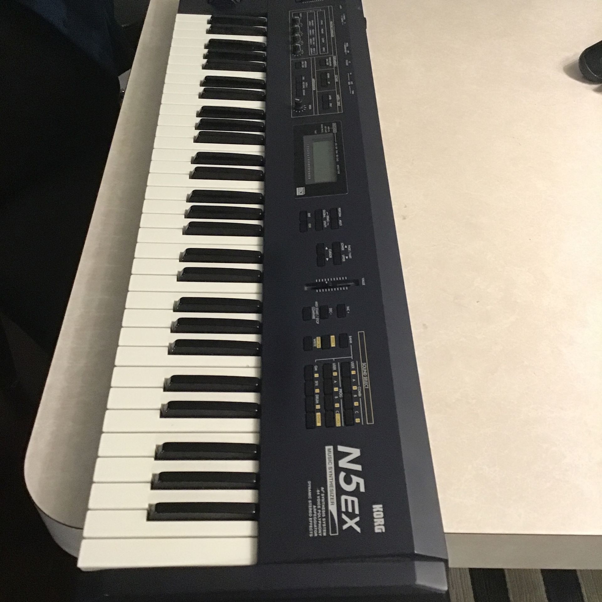 Korg Synthesizer 